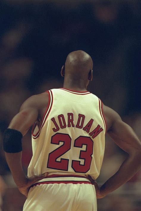 Michael Jordan Dio Travestito Da Giocatore Di Basket La Storia Del