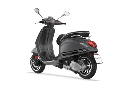 The notte edition is an exclusive series that is crafted based on the technical and mechanical foundation of the most recent large and small frame vespa scooters. Diluncurkan, Ini Harga Vespa Sprint 150 i-get ABS ...