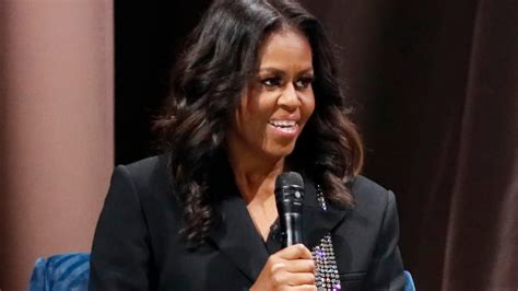 Michelle Obamas Memoir Sells 14 Million Copies In First Week