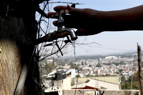 La Jornada Más de cien mil habitantes de Neza se quedan sin servicio