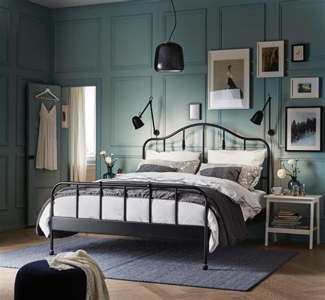 Hier kannst du dir jede menge kombinationen aus bettgestellen, ablagetischen, textilien und vielem mehr in vielen verschiedenen stilen und grössen ansehen. Schlafzimmer: Ideen & Inspirationen - IKEA Deutschland