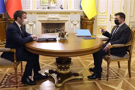 Macron Putin Told Him Russia Wont Escalate Ukraine Crisis Fulton Sun