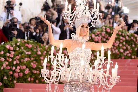 Katy Perry Transformed Into A Hamburger At The Met Gala 2019 Vogue Australia