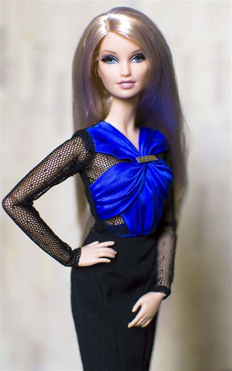 The Barbie Look Collection City Shopper Lara Beautiful Dresses Barbie Fashion Fashion Dolls
