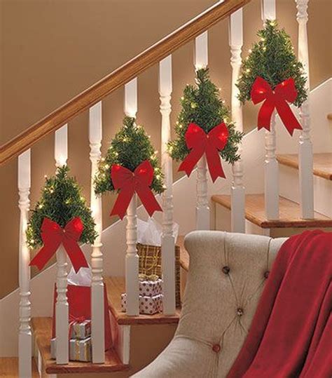 10 Christmas Stair Railing Decorations
