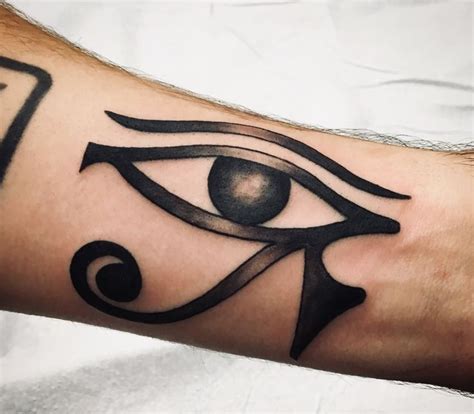 Pin De Sarożenek En Pomysły Na Tatuaż Ojo De Horus Tatuaje Tatuajes De Ojo Egipcios Ojo De Horus