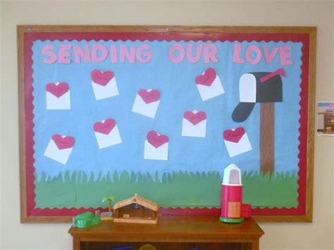 Sending Our Love Display Classroom Displays Class Display Heart