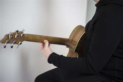The neck of the guitar should be parallel to the floor and the thickest. How to Hold the Guitar | Hub Guitar