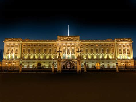 Und prinz philip auch offiziellen staatsanlässen. Buckingham Palace Fotos von London in Bildergalerie ...