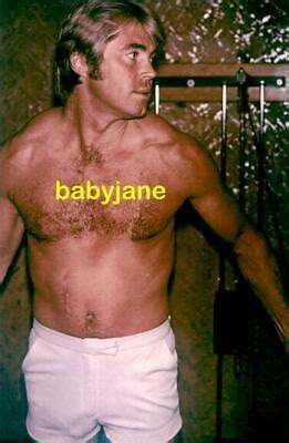 009 DENNIS COLE BARECHESTED IN TIGHT WHITE SHORTS PHOTO EBay