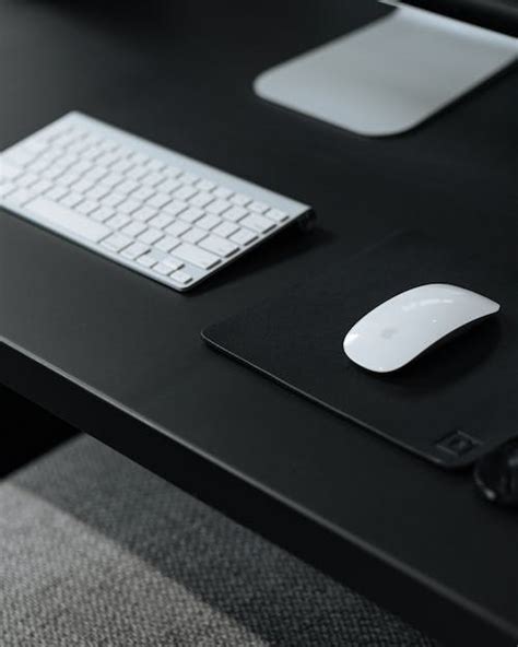 Apple Imac Close Up Of Monitor Mouse And Keyboard · Free Stock Photo
