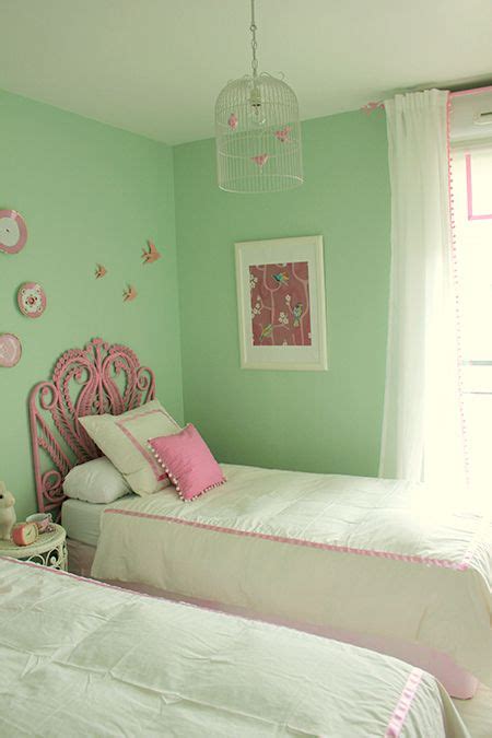 I'm a twenty something year old living with my veteran husband on our farm in west michigan. Preciously Me blog : Girl Bedroom Makeover ((love the head ...