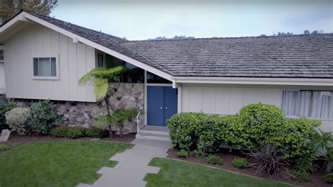 how hgtv s renovated brady bunch house became one of the hottest homes on the hollywood market