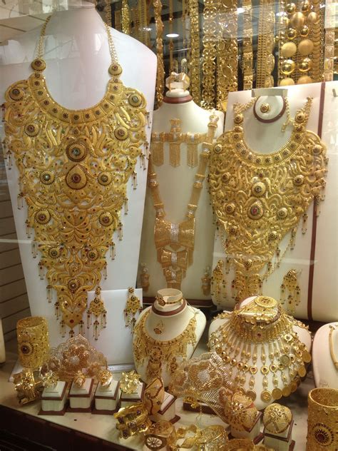 Jewelries In Dubai In 2021 Dubai Gold Jewelry Online Gold Jewellery