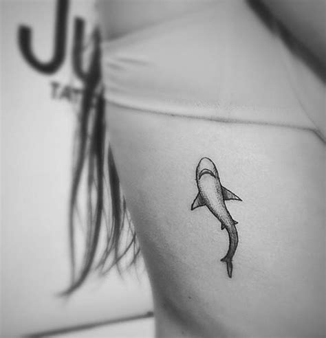 Pin By ･ﾟ Leah୨୧･ﾟ On Tattoos Shark Tattoos Tattoos Small Shark