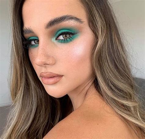Test The Trend: Cool Toned Makeup Looks To Try This Summer