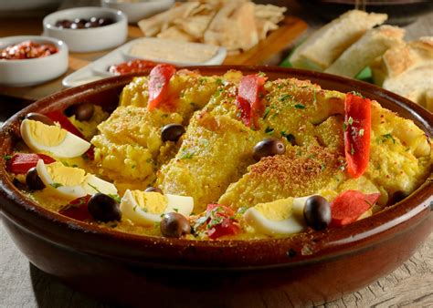 02 postas de afervente o bacalhau, escorra e desfie em lascas grandes. Bacalhau à Zé do Pipo: um prato tradicional simplesmente ...