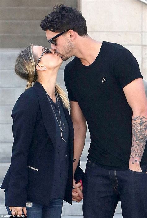 I Am Not Pregnant Kaley Cuoco Denies Shes Expecting After Quickie Engagement To Ryan