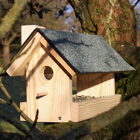 Das futterhaus hat einen spendenfond eingerichtet und stellt 25.000 euro zur verfügung, um betroffene gemeinnützige organisationen und einrichtungen zu. Großes Vogel-Futterhaus für den Garten | Native Plants