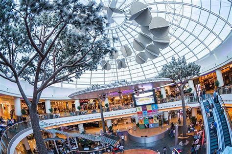 .commerciale e direzionale con portierato e in pieno centro cittadino proponiamo locale adatto giugliano in campania località lago patria centro su via lago patria, in prossimità dell'uscita asse mediano, proponiamo un locale commerciale. Centro Commerciale Campania - Fashion in Campania