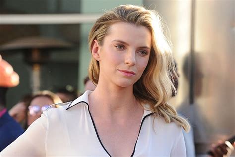How Betty Gilpin Found Her Power On Glow Set I Took Up Space Thewrap