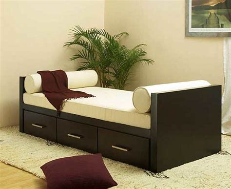 Floor beds break stereotypes of proper bedroom decorating ideas and invite to experiment with bedroom design. Daybeds and Trundle Beds - New Luxury Items for the Spare ...