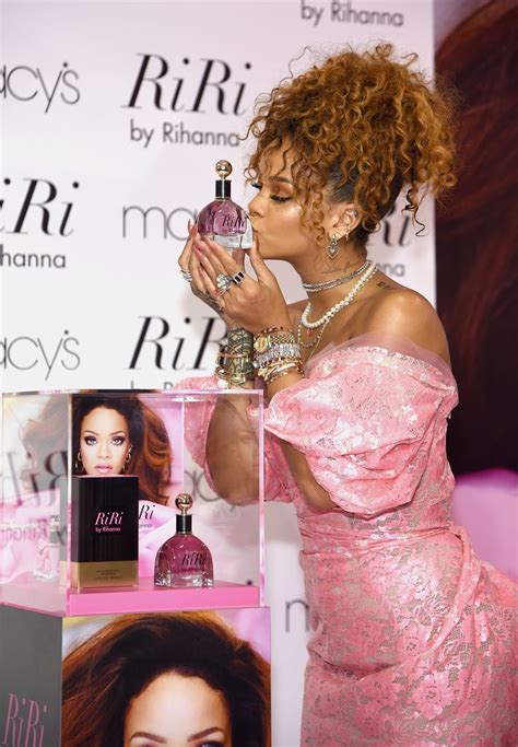 Rihanna Launches Fragrance Daily Record
