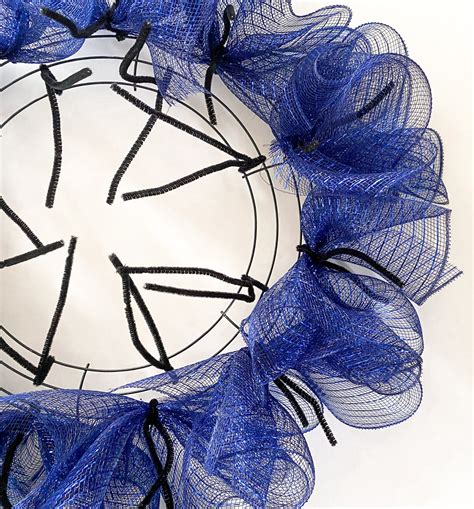 How To Make A Patriotic Deco Mesh And Ribbon Wreath With Wire Frame