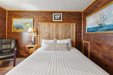 Comfortable Lodging At Vindel Motel In Mackinaw City