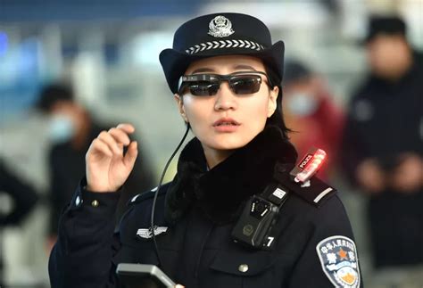 Policja W Chinach By Rozpoznać Przestępcę Wystarczą Okulary