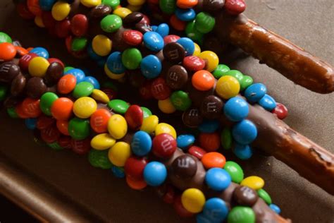 Spray a wire rack with non stick spray. Deluxe M&M Chocolate Covered Pretzels 6ct (With images ...