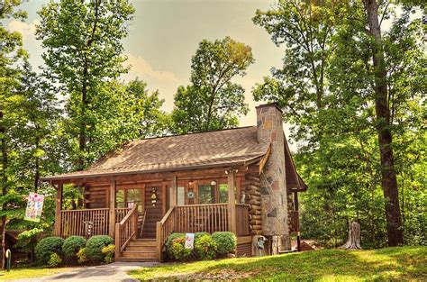 Whatever you choose to do, everyone will remember this vacation long after everyone has gone home. Pigeon Forge log cabin with 2 bedrooms | FlipKey