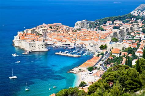 Fantastiske dubrovnik i kroatia byr på deilig mat og gjestfri befolkning omringet av historiske monumenter og krystallklart vann. Last Minute Dubrovnik | TUI