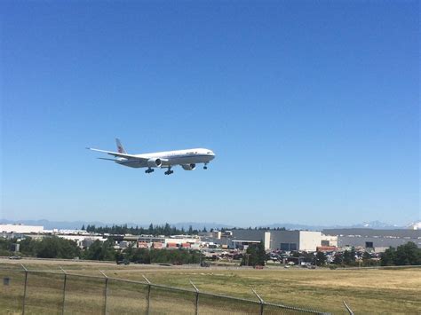 777 landing 16R Paine Field : r/aviation