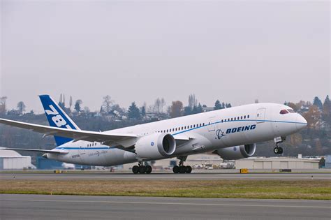 Boeing 787 Dreamliner Take Off
