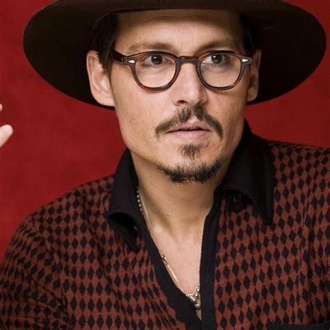 Johnny Depp With Glasses 1024 X 1024 Ipad Wallpaper