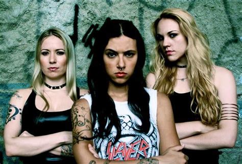 Nervosa Brazilian Heavy Metal Band Menina De Heavy Metal Garota
