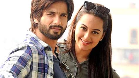 Shahid Kapoor Birthday Actor Parties With Sonakshi In Goa See Pics