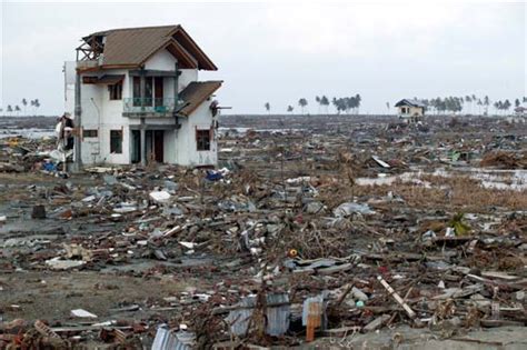 16 jam setelah terjadinya gempa, afrika selatan juga terkena gelombang tsunami setinggi 1,5 meter. "Ya Allah, Izinkan Aku Merekam Tsunami Meski 1 Detik ...