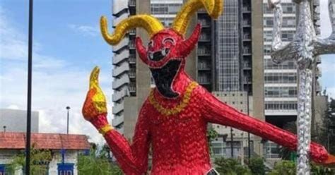 Polémica Por Figura Del “diablo” En El Alumbrado De Medellín Infobae