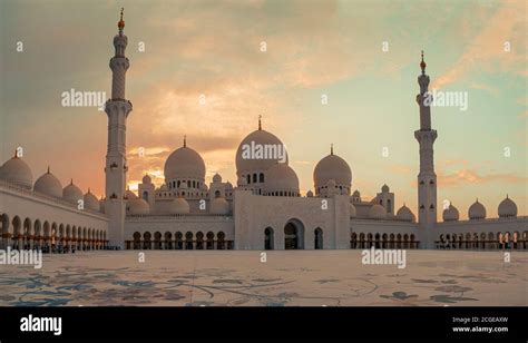 Sunset At Sheikh Zayed Grand Mosque Abu Dhabi Uae Stock Photo Alamy