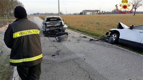 Un morto e tre feriti. Incidente a Castenaso, Auto si scontrano: esce il gas in ...