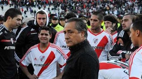 En el segundo, desperdició una river estaba en la b nacional. A nueve años del descenso de River Plate a la Primera B ...