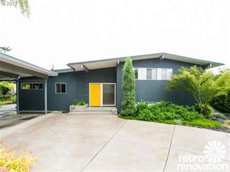 Ranch property in white facade. Midcentury modern time capsule house in Portland, Oregon ...