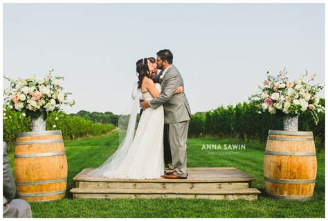 Saltwater Farm Vineyard Wedding August Anna Sawin Photography015