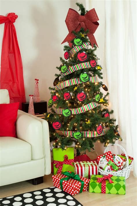 30 Simple Ideas To Decorate Your Christmas Tree The Style Inspiration