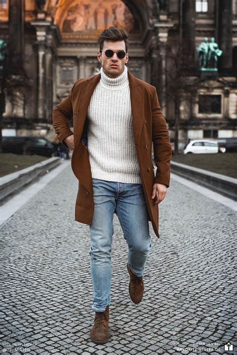 casual männer outfit für die freizeit mit rollkragen und wollmantel herren outfit für den