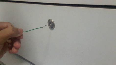 Jun 29, 2021 · make a pick and wrench out of paper clips if you don't have bobby pins. How to pick a lock using paper clip - YouTube