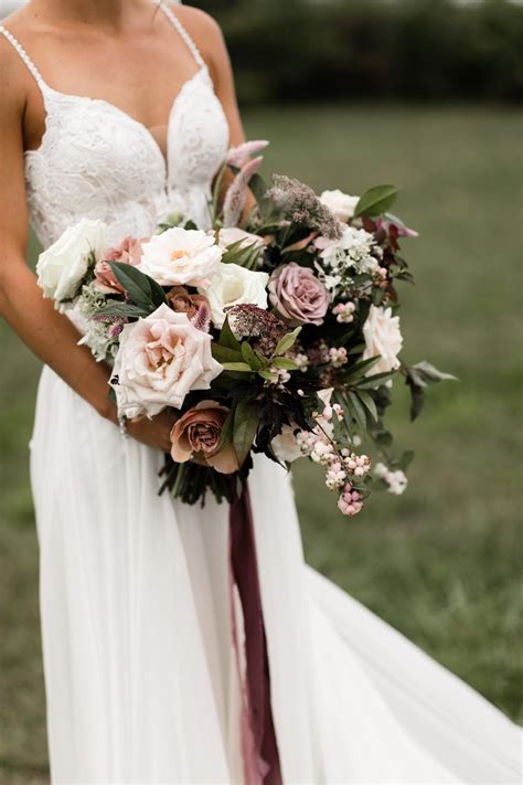 29 Fall Bridal Bouquets That Are Beautiful Beyond Words