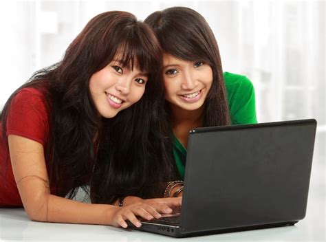 Premium Photo Young Girls Using Laptop